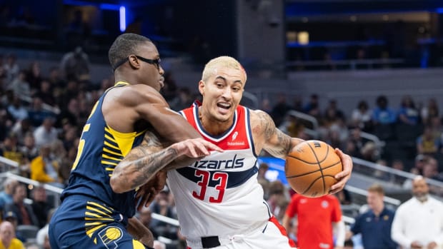 Washington Wizards forward Kyle Kuzma (33) dribbles the ball while Indiana Pacers forward Jalen Smith (25) defends in the first quarter at Gainbridge Fieldhouse.